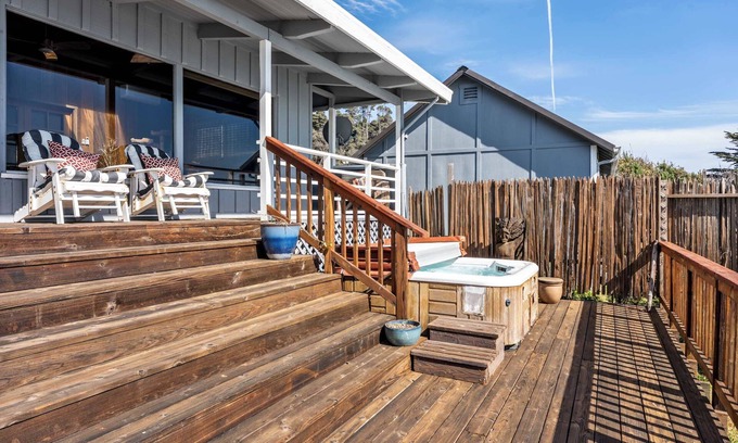 Gualala House | Oceanview Retreat w/Hot Tub, Patio, & EV Charger!