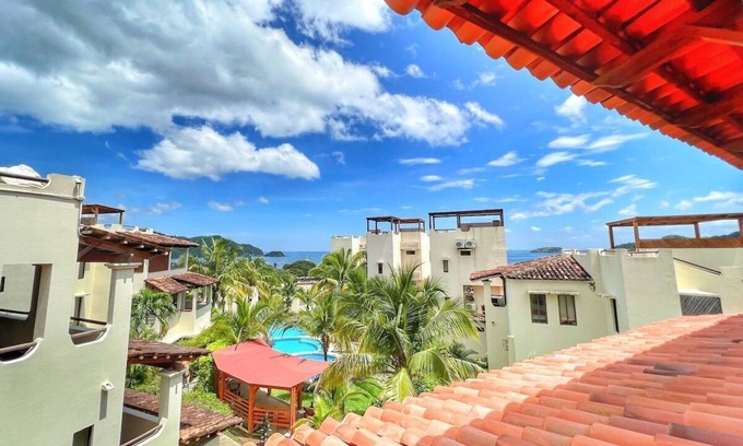 Coco Sunset Hills Condo | Oceanview Rooftop Patio - 5 Pools - Walk to Beach