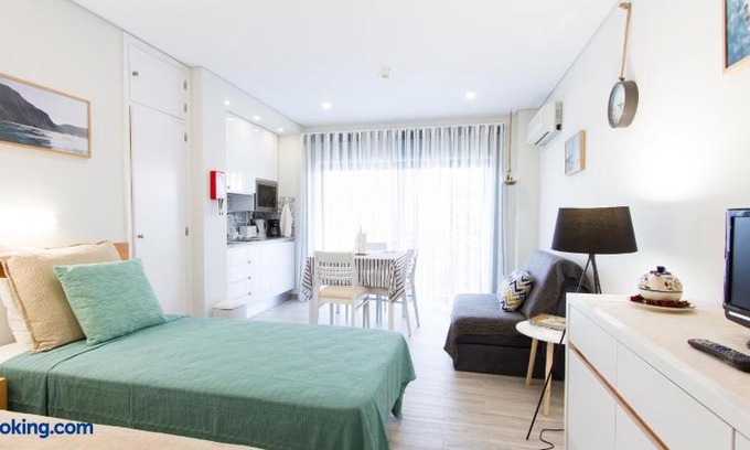 Portimao Apartment | Oceanview Vau Studio