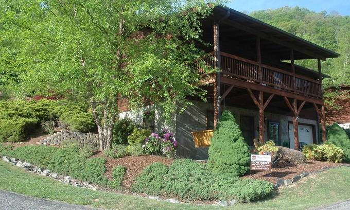 Maggie Valley Cabin | OCT. OPENINGS: with Mt. Views, Attached Garage, Flat Paved Parking, Pet Fee.