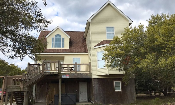 Carova Beach House | Octopus Oasis Carova Beach OBX WILD HORSES. 4x4/AWD is needed to access house.