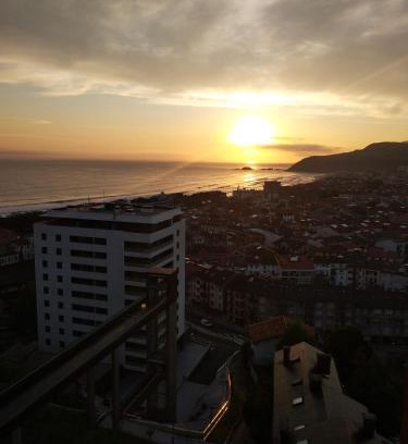 Zarautz Apartment | OFERTA ESPECIAL ÚLTIMA HORA - SARAKATUA15 - vistas espectaculares - familias y parejas - 2 dormitorios independientes - amplio salón cocina comedor - tarjeta parking OTA GRATIS - Julio y agosto estancia mínima 7 noches de domingo a domingo -