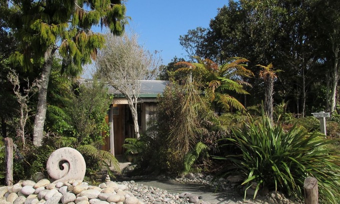 Charleston Cabin | Off grid immersed in native flora and fauna at Beaconstone Eco Stay