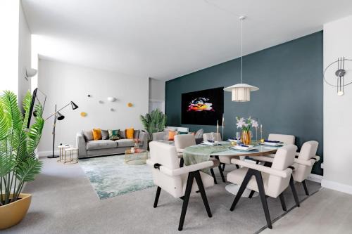 Fitzrovia Apartment | OFF Oxford Circus! Large Unique Artist's Family and Friends HOME