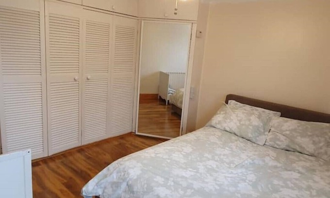 Fieldway House | offering cheerfull and spacious rooms through this 3 bedroom semi detached house