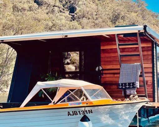 Berowra Waters Boat Rental | Oh Buoy Private Island escape