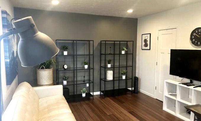Detroit - Shoreway House | Ohio City Updated Franklin Blvd 2nd Floor Home