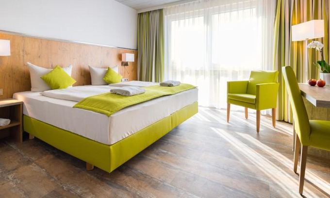 Nebringen Hotel | OHO Rooms Herrenberg Digital Access Only