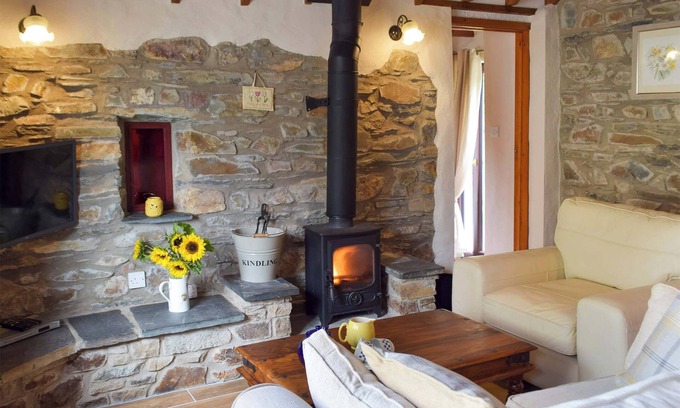 Dinas Cross Cottage | Old Chapel Cottage - Dinas Country Club