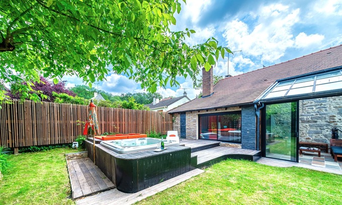 Marcoussis Villa | Old farmhouse Jacuzzi garden 30 min Paris