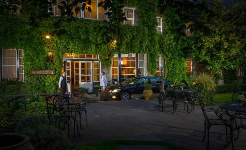 Ennis Hotel | Old Ground Hotel