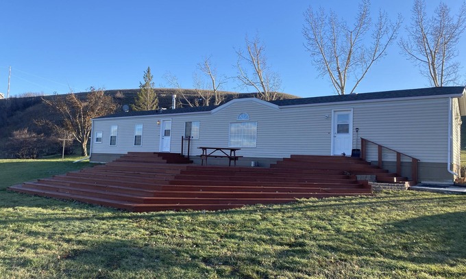 Lethbridge County House | Old Man River Retreat