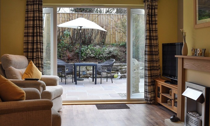 Trethurgy Cottage | Old Orchard Cottage near Eden