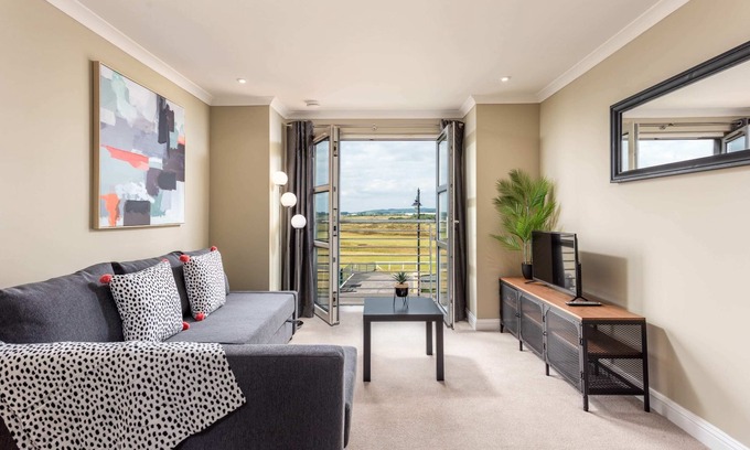 Prestwick Apartment | Old Prestwick View - Donnini Apartments