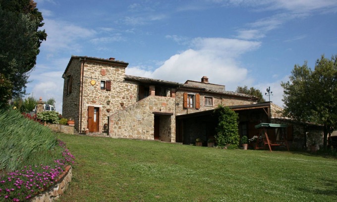 Sinalunga Villa | Old stone farmhouse with large, green, private garden and swimming pool. Perfect for 2 couples or a