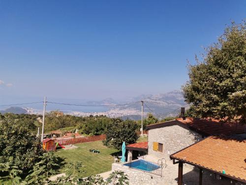 Bar House | Old stone house with swimming pool Etno House Perazic
