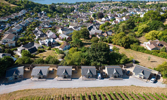 Teignmouth Cottage | Old Walls Vineyard - Classic Lodge no pets