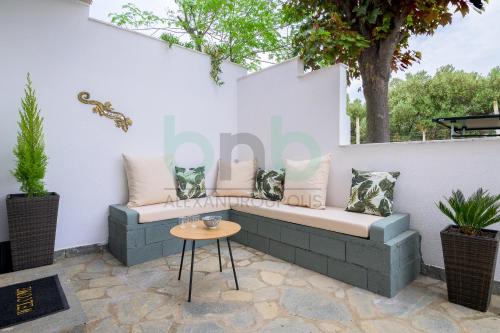 Alexandroupoli Apartment | 'Oleander Garden'