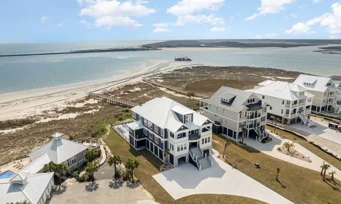 Inlet Harbour House | Omega: Luxurious Oceanfront In Gated Community