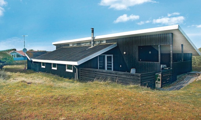 Rindby Strand House | On an attractive dune plot in Rindby lies this well-maintained, beautiful summer house, which is exc