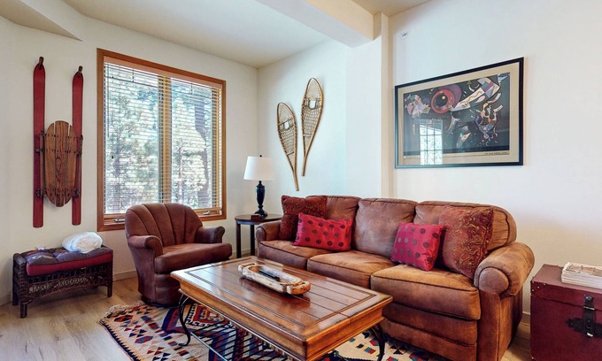 Mammoth Lakes Condo | On Golf Course! Lovely Furnished, Private Laundry. Pool On-site
