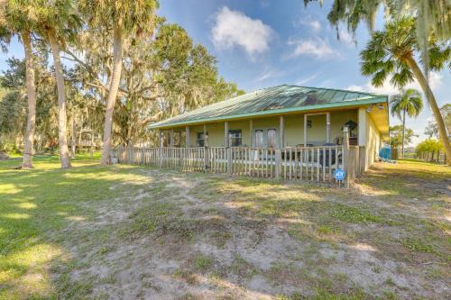 Lorida House | On Lake Istokpoga Lorida Home with Lanai!