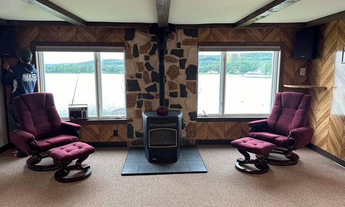 Sinclair House | On Long Lake with Direct Access to Trails-L & R Lakeside Rentals