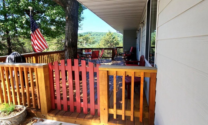 Eureka Springs House | ON QUIET MOUNTAIN SIDE WITH BEAUTIFUL WOODED VIEWS