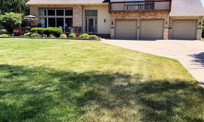 Port Byron House | On the banks of the Mississippi River with easy access to the Quad Cities.