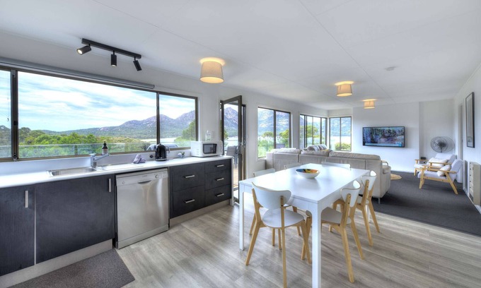 Coles Bay House | On the Beach 1