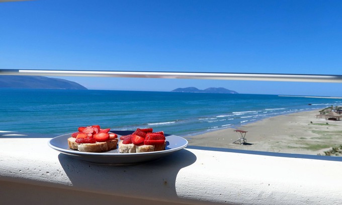 Vlore Apartment | On the Beach (literally) stylish AP with free P