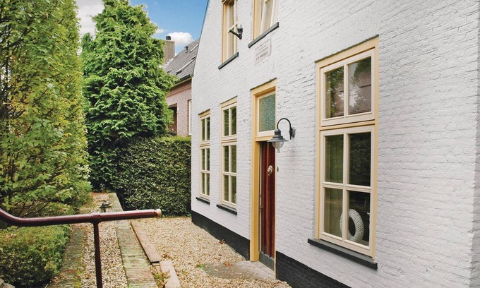 Wijk en Aalburg House | On the border of Gelderland and North Brabant, surrounded by the Maas and the Waal lies the old vill