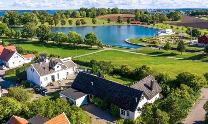 Vreta Kloster House | On the lock canal of the Göta Canal welcomes you this comfortable and spacious cottage.