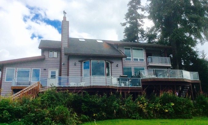 North Douglas Apartment | On the Mendenhall Wildlife Refuse - bird migration flyway, eagle nests.