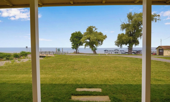 Valois House | On the Rocks - A Wine Country Wonder!