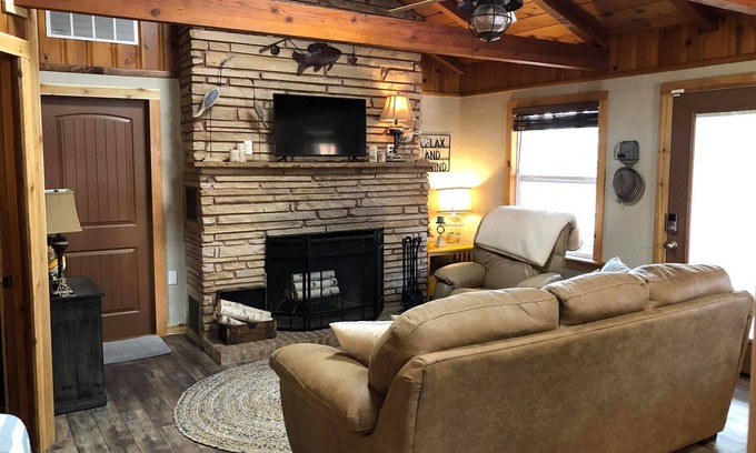 Cookson Cabin | On The Rocks Cabin at Lake Tenkiller