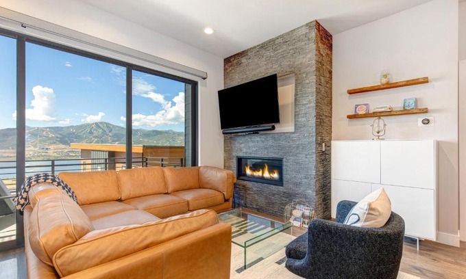 Hideout House | On Top of the Mountains - Full Townhome