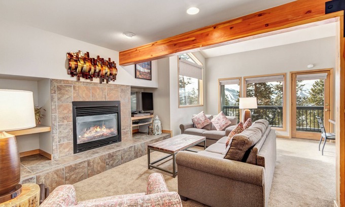 Baldy Mountain Condo | One Bdrm Condo. AMAZING VIEWS. On bus route. Pet friendly.