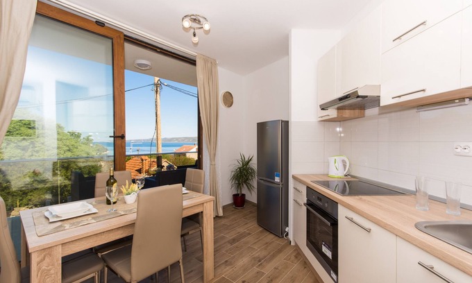 Veliki Drvenik Apartment | One bedroom apartment with terrace and sea view Drvenik Veliki, Drvenik (A-16377-d)
