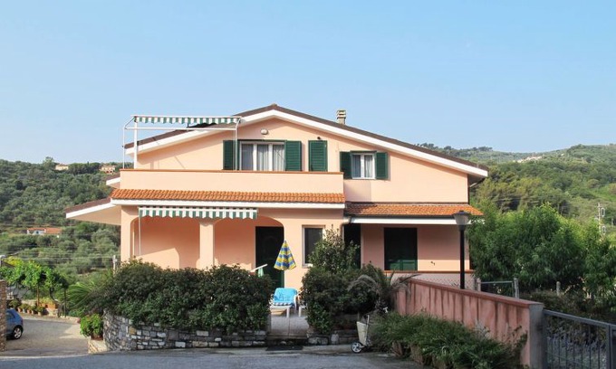 Diano Castello Apartment | One bedroom Apartment, sleeps 5 in Diano Castello with Pool and WiFi