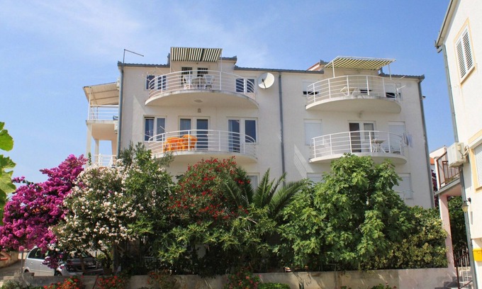 Businci Apartment | One bedroom apartment with balcony Rastići, Čiovo (A-6863-d)