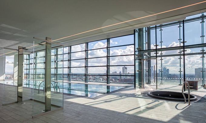 Manchester City Centre Apartment | One Bedroom Apartment in Central Manchester with pool and view