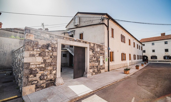 Lokev Apartment | One bedroom apartment for 3 in Guesthouse Muha