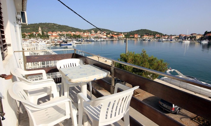 Kukljica Apartment | One bedroom apartment with balcony and sea view Kukljica, Ugljan (A-8260-a)