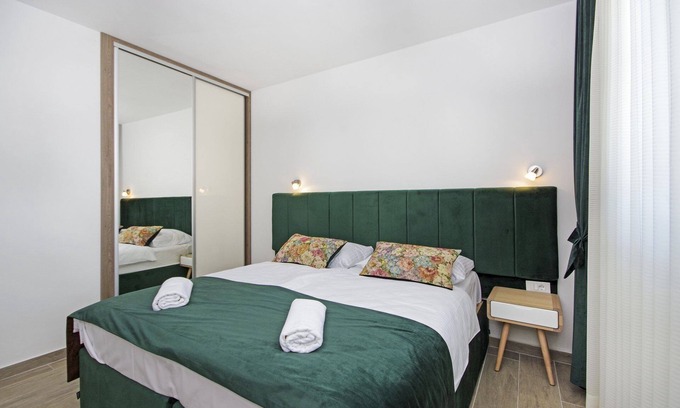 Promajna Apartment | One bedroom apartment with terrace Promajna, Makarska (A-21102-f)