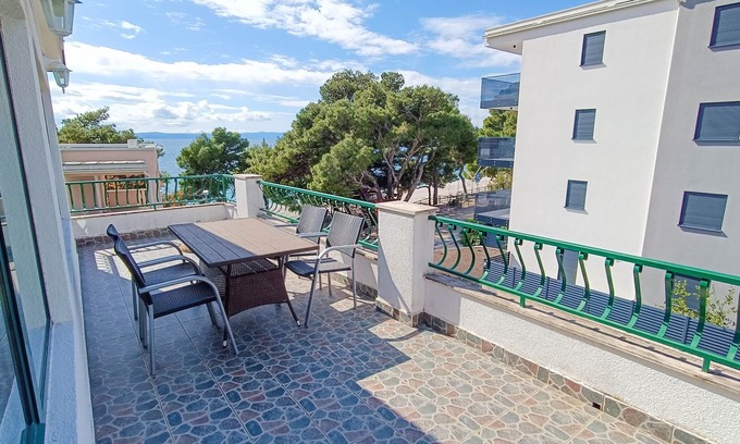 Promajna Apartment | One bedroom apartment near beach Promajna, Makarska (A-23184-b)