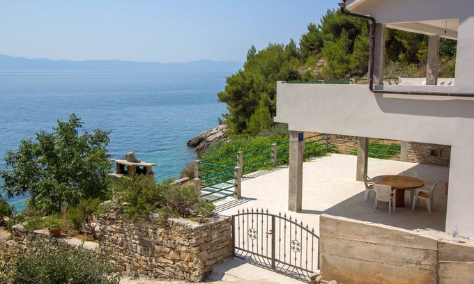Gdinj Apartment | One bedroom apartment near beach Cove Rapak, Hvar (A-12779-a)