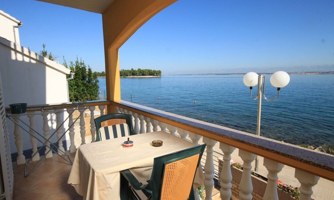 Preko Apartment | One bedroom apartment near beach Preko, Ugljan (A-8384-a)