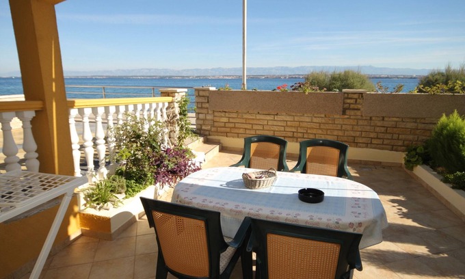 Preko Apartment | One bedroom apartment near beach Preko, Ugljan (A-8384-d)