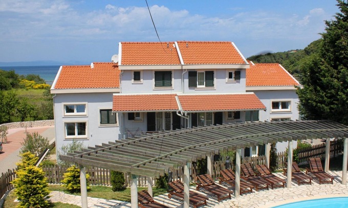 Kampor Apartment | One bedroom apartment near beach Kampor, Rab (A-3213-g)